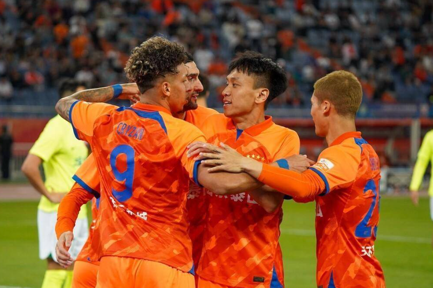 战胜强敌，球队表现出色，高涨信心，掌声雷动的简单介绍