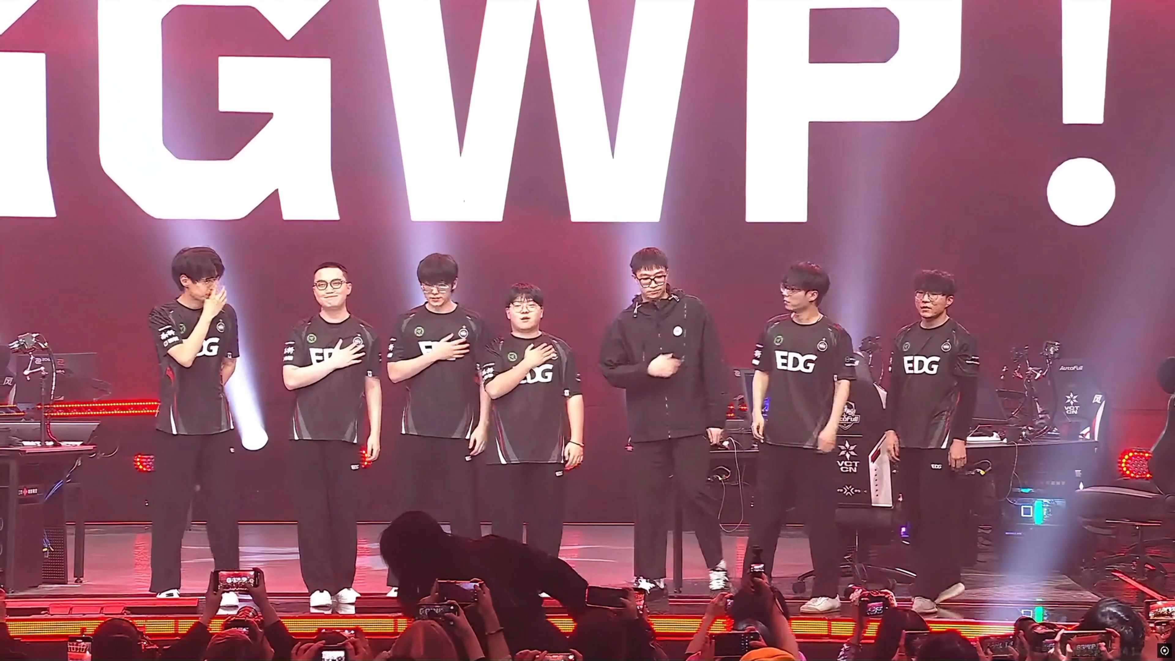 开云-DK绝杀EDG，Keria关键团战开团秒人峡谷大战八强赛，强势挺进下一轮