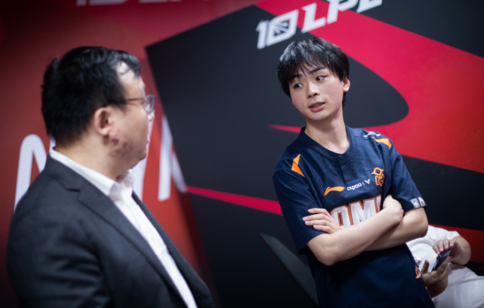 开云体育入口-WBG横扫CLG，JackeyLove线上压制力十足强强对话全球总决赛，技惊四座