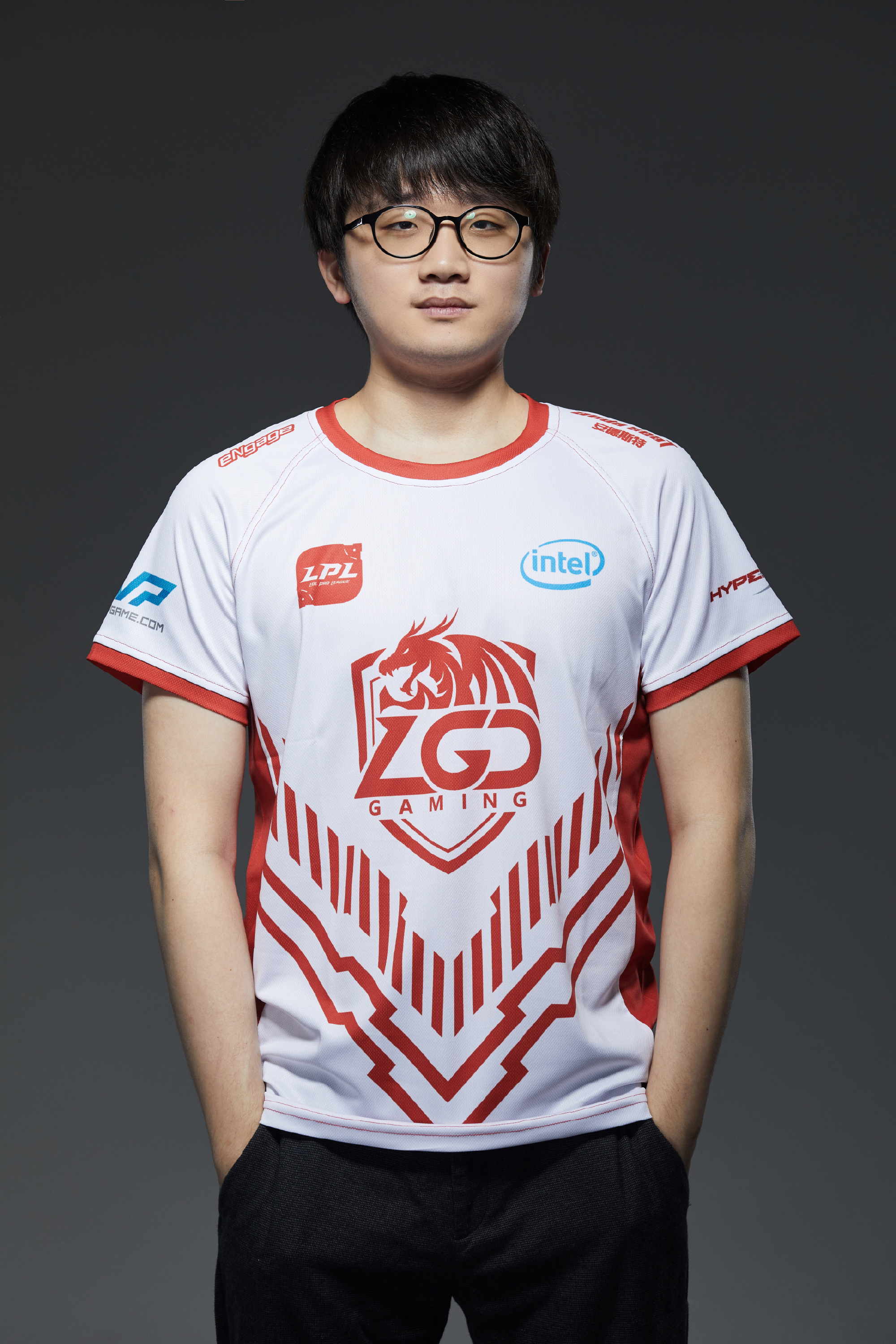 LGD翻盘V5，Viper打出惊人五杀激烈交锋八强赛，引爆全场热议