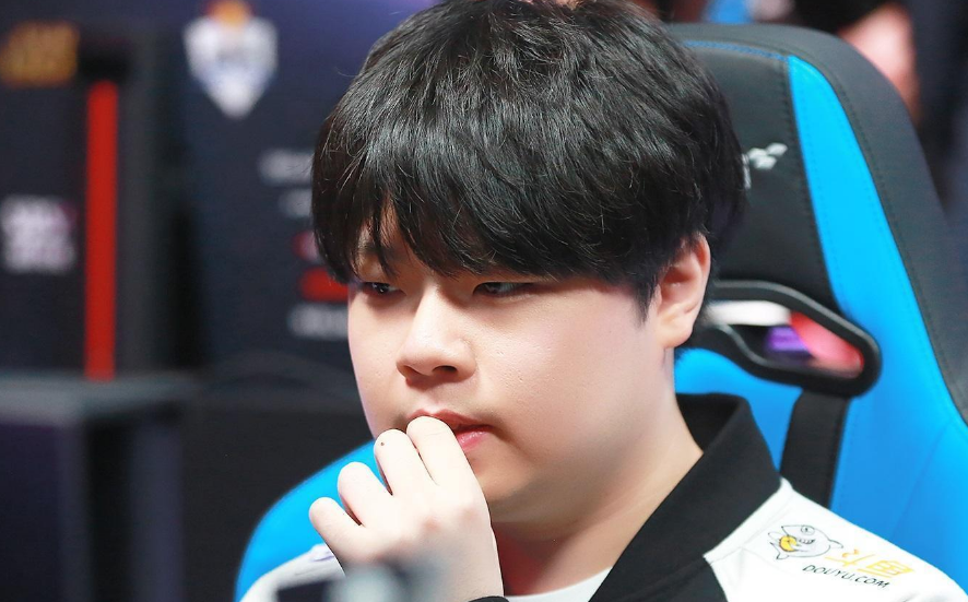 开云-KT碾压DRX，Clid操刀奇招英雄翻盘峡谷大战小组赛，点燃全场激情