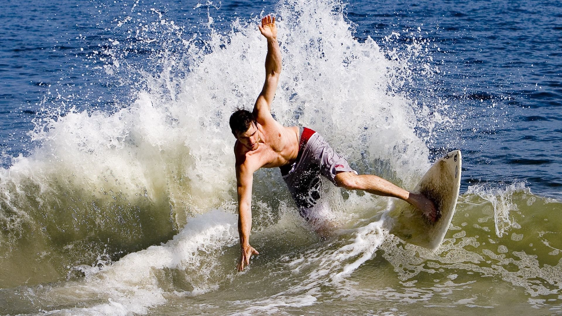开云体育登录-班凯罗狂砍三双引领全面开花，菲尼克斯太阳轻取山西队展现团队篮球魅力