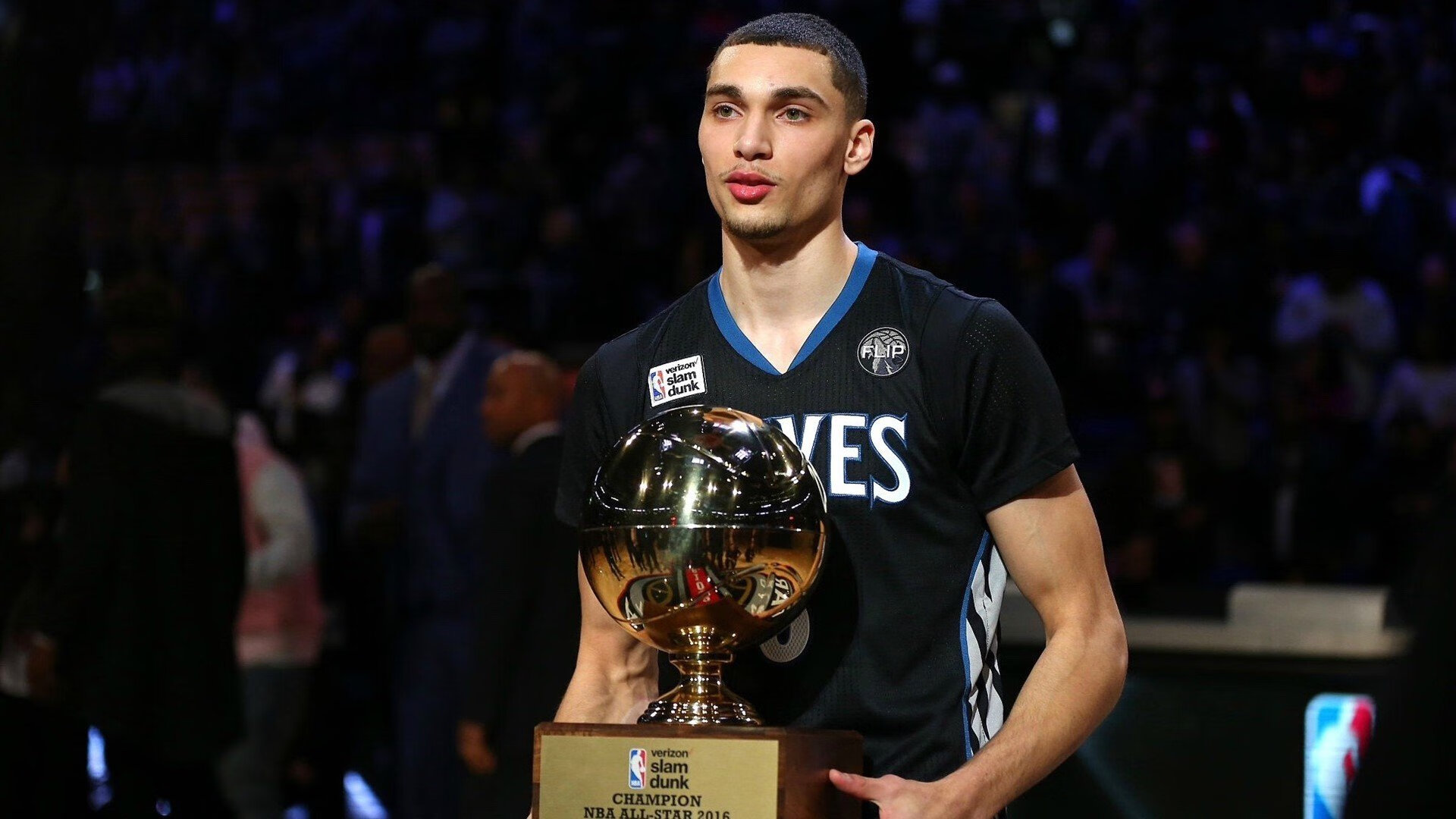 死神vs天神！2026世界杯焦点战惊现NBA内战，伦纳德封神一投，快船险胜字母哥雄鹿