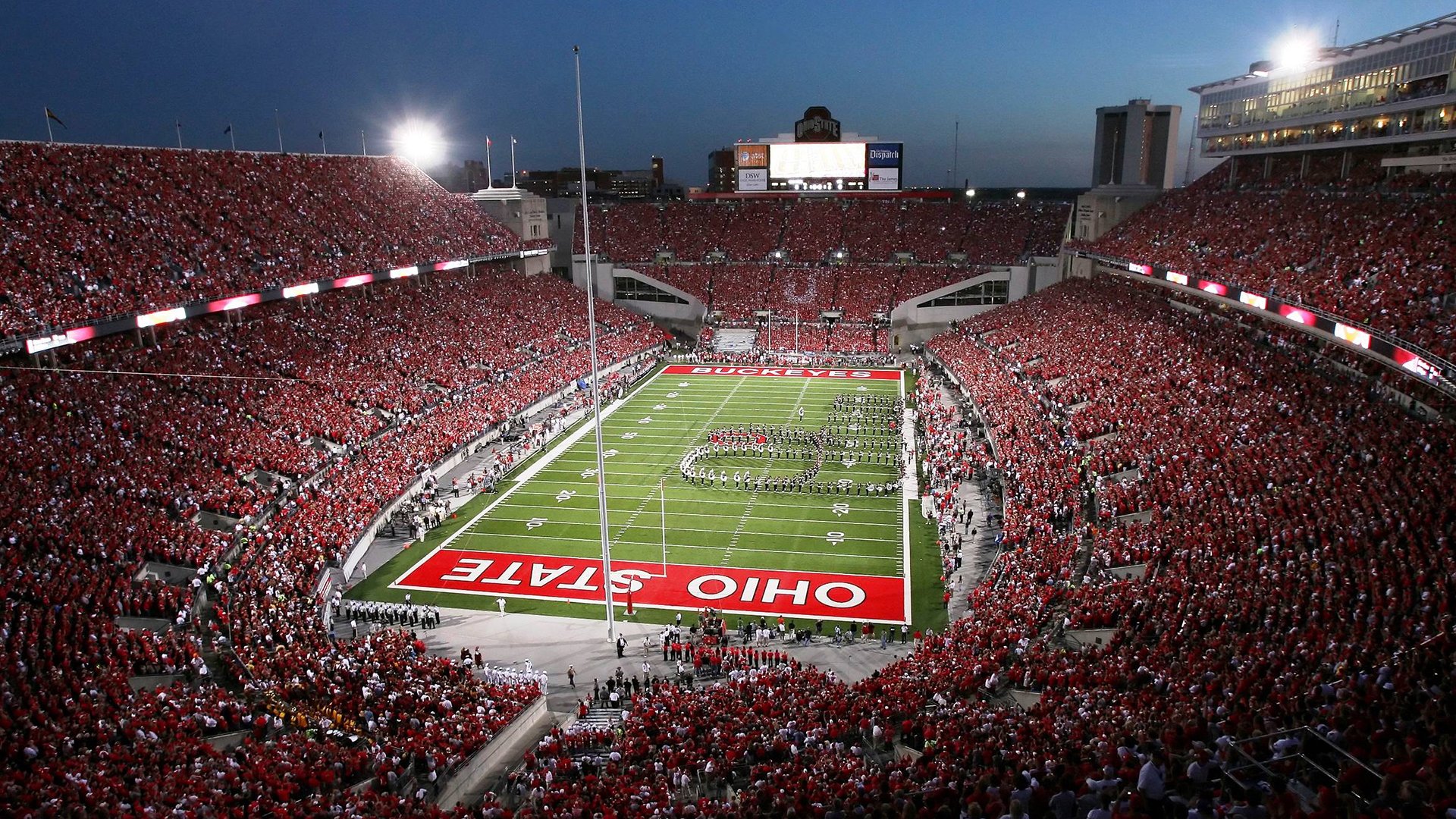 本泽马降维打击成拜仁救世主！欧冠生死战3-1击溃安联渔网防线